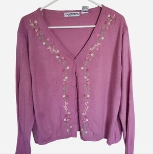 Vintage 90s Pink button front cardigan with beautiful floral embroidery